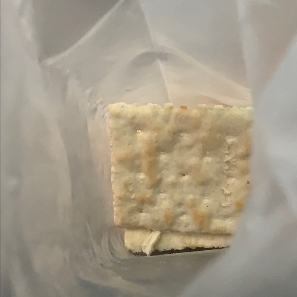 Saltine crackers - Picture 2 of 4